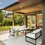Modern With Panoramic Views