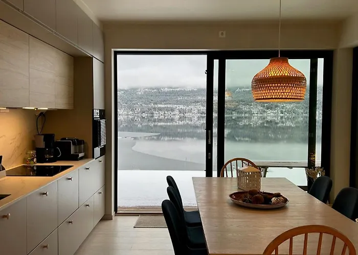 Modern With Panoramic Views 度假居 *