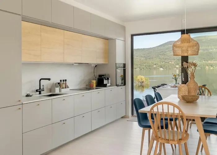 Modern With Panoramic Views 度假居