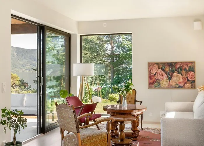 Modern With Panoramic Views