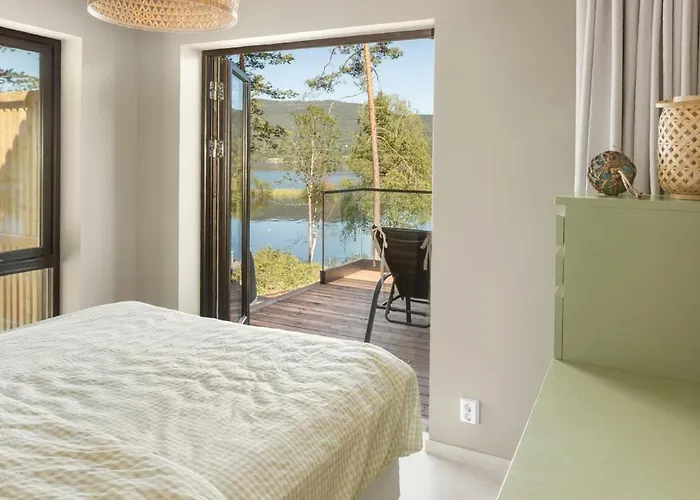 Modern With Panoramic Views *